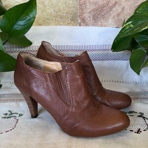 Audrey Brooke Women’s Avignon Cognac Brown Round Toe Ankle Heel Boots, Size 8